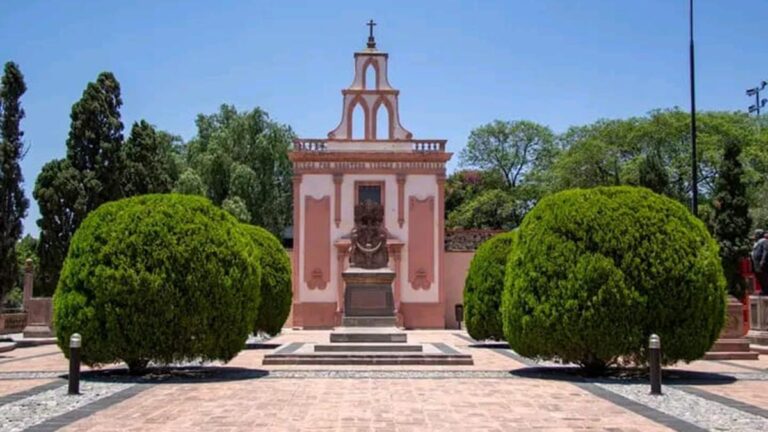 Descubre el legado de los queretanos ilustres en el panteón de Querétaro