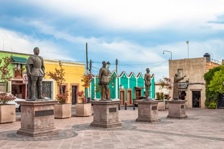 Descubre la historia en la Plaza de los Fundadores Querétaro